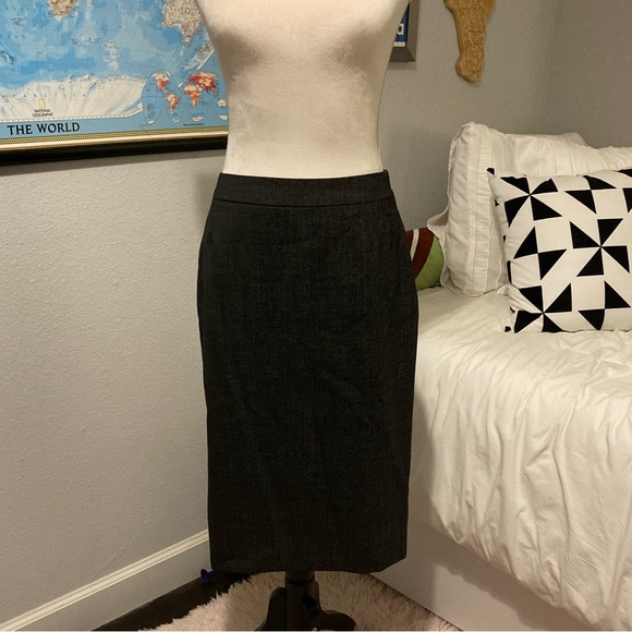 Like New Hugo Boss Pencil Skirt - Picture 2 of 12